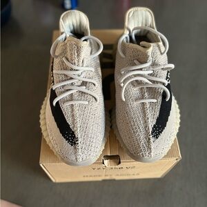 Yeezy Boost 350 V2
